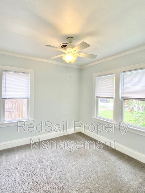 Building Photo - 221 Cherry Ave