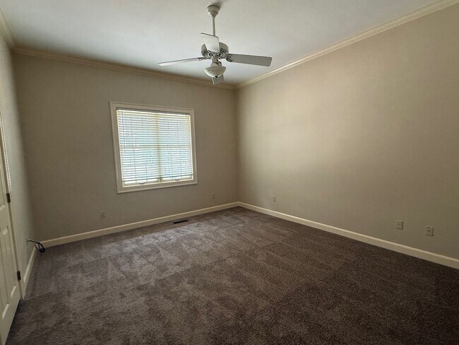 Building Photo - 200 Ridgeway Dr