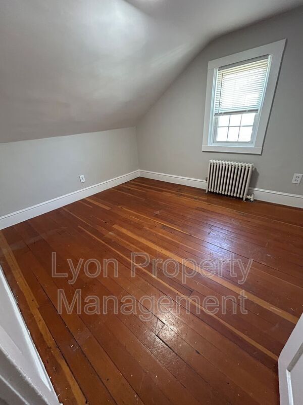 Building Photo - 44 7th St