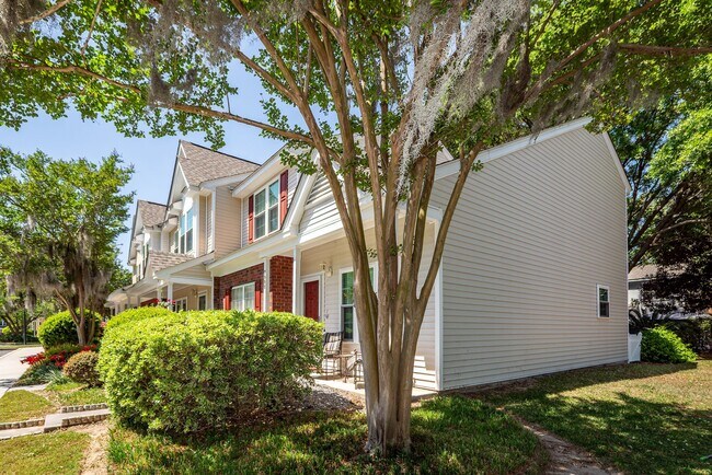 Building Photo - 7988 Shadow Oak Dr