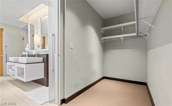 Building Photo - 3750 S Las Vegas Blvd