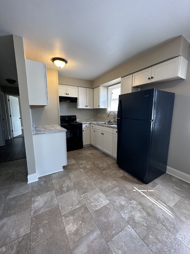 Building Photo - 335 Woodale Dr