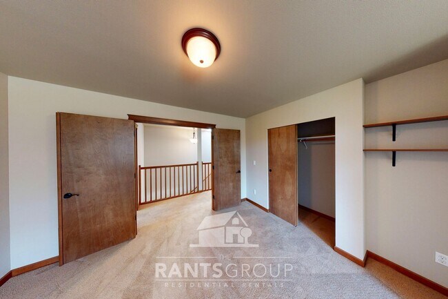 Building Photo - Beautiful Home in Hawks Prairie
