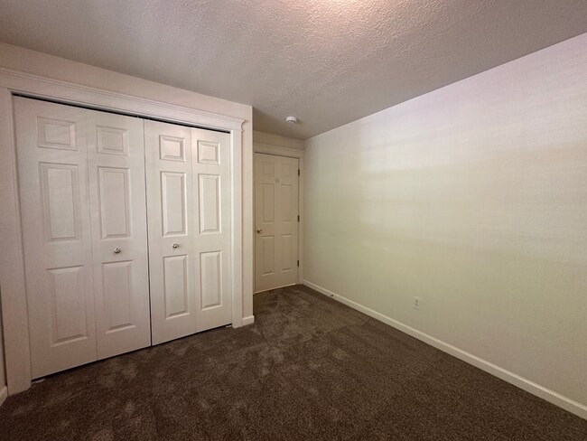 Building Photo - Three Bedroom Two Bath Home