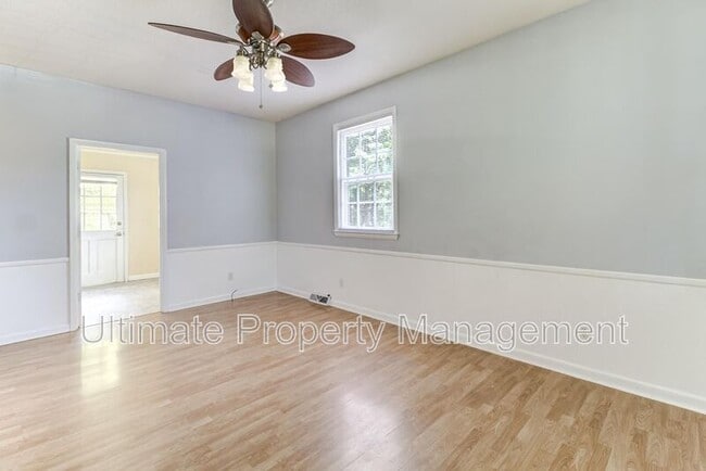 Building Photo - 5025 Pine Needles Dr