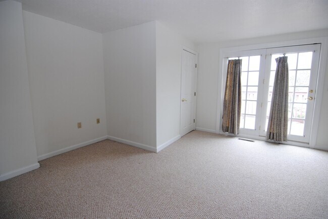 Building Photo - 5 Cadogan Way