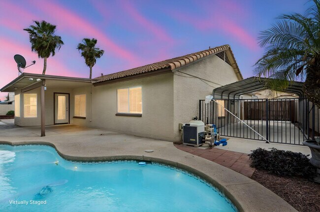 Building Photo - 8734 W Bloomfield Rd