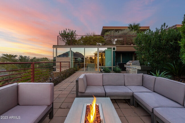 Building Photo - 7161 E Rancho Vista Dr