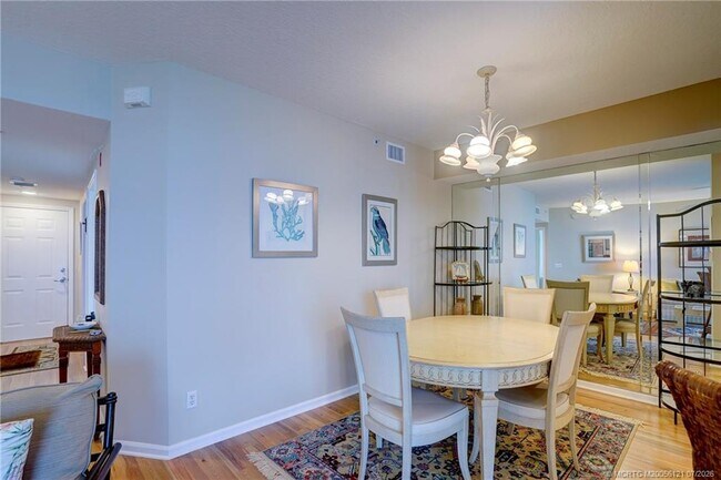 Building Photo - 5750 NE Island Cove Way
