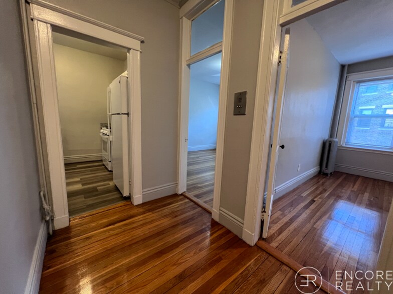 Building Photo - 376 Riverway