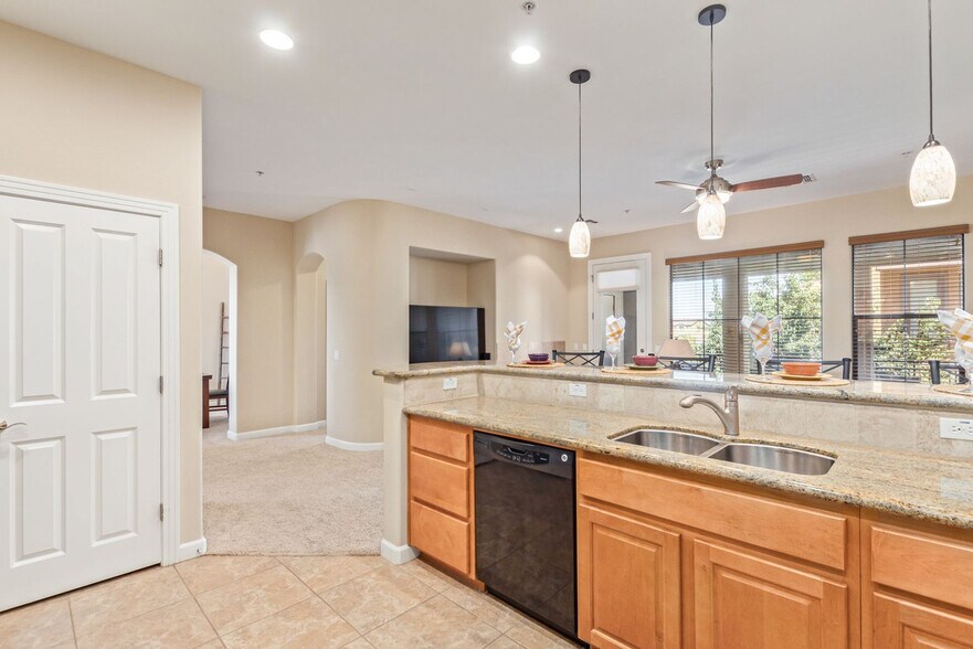 Building Photo - 4777 S Fulton Ranch Blvd