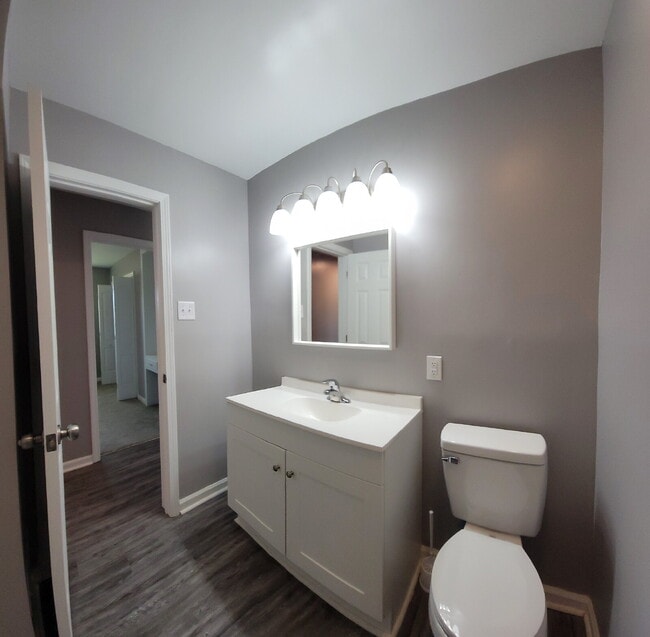 Building Photo - Spacious 3 Bedroom Home in District 6 – Re...