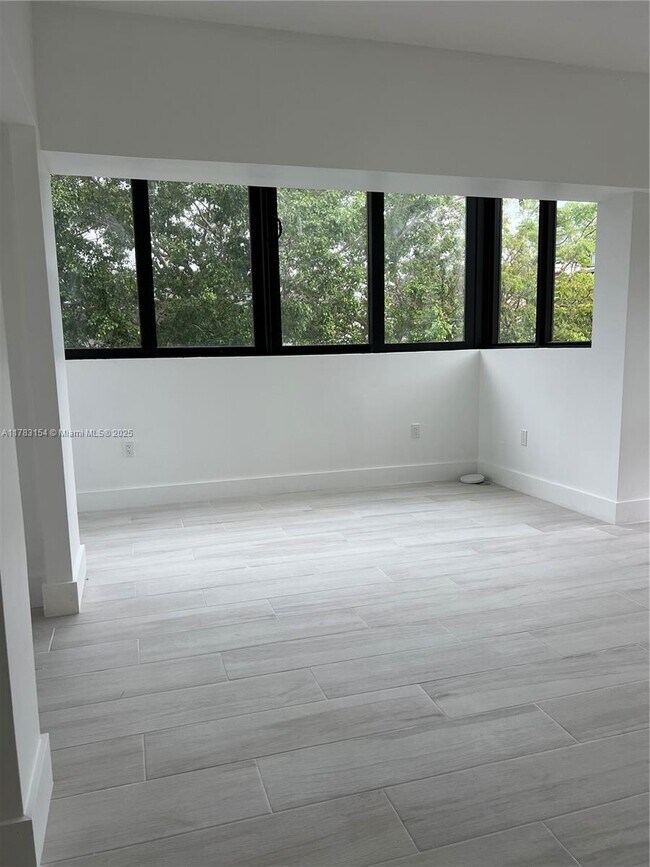 Building Photo - 575 Crandon Blvd