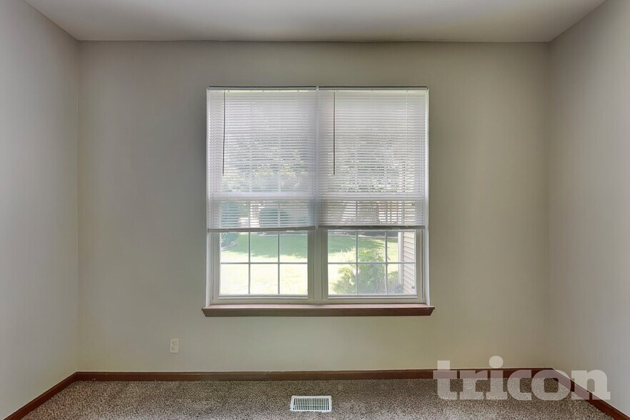 Building Photo - 1278 McDole Dr