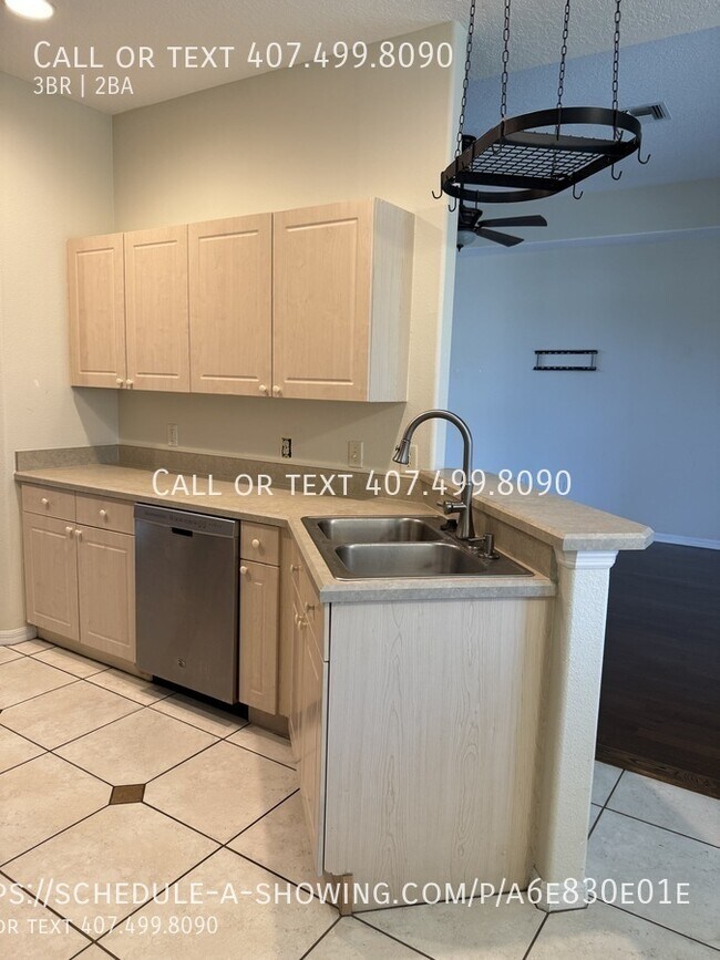 Building Photo - 13500 Biscayne Dr