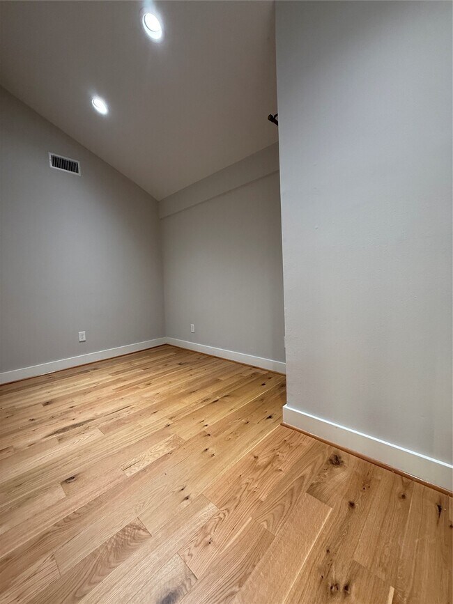 Building Photo - 4116 McDuffie St