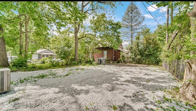 Building Photo - 3106 N Harding St