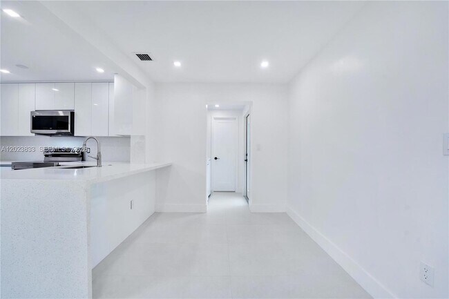 Building Photo - 6566 SW 35th St