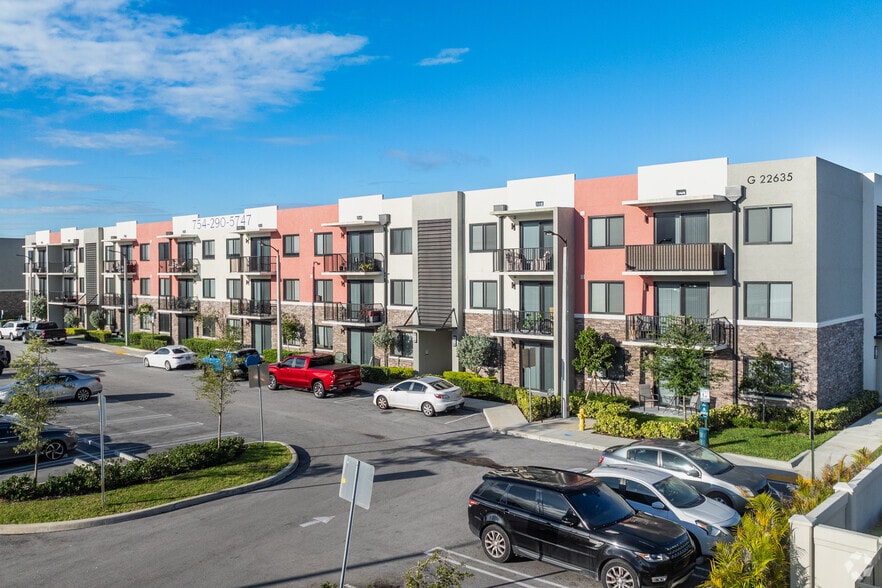 Primary Image - Solina Old Cutler Apartments