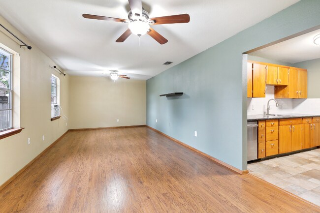 Building Photo - 420 Moss Ln