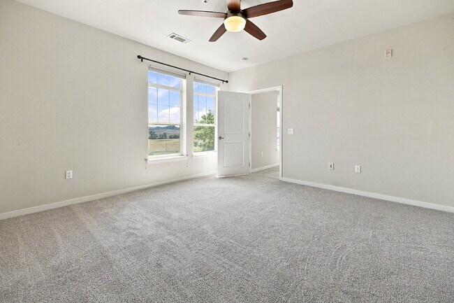 Building Photo - $2,195.95 - 2 bed, 2 bath Spacious Condo in Broomfield with AC and In Unit Laundry!