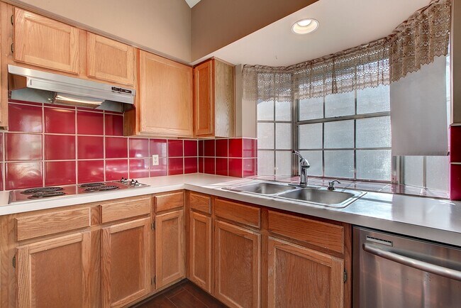 Building Photo - Elegant Pflugerville Home with Comfortable Living Spaces