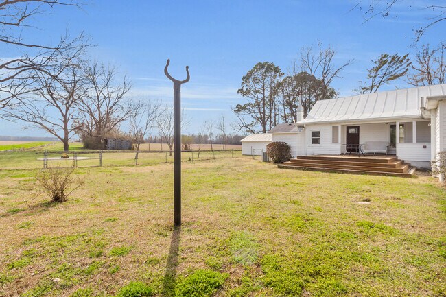 Building Photo - 801 NC-33