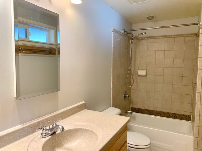 Building Photo - Beacon Hill 3 bedroom, 2 bath. 1 car garage with large storage loft.