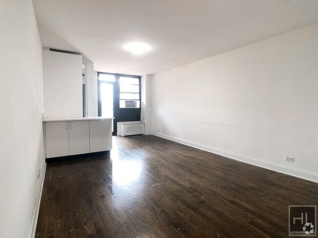 Building Photo - 165 E 35th St