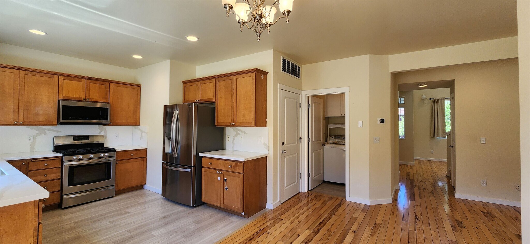 Building Photo - 2567 NE Kensington Ct