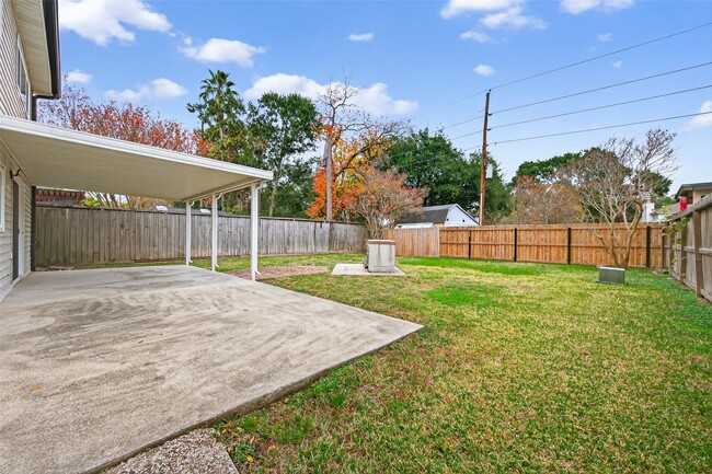 Building Photo - 10706 Lazy Meadows Dr