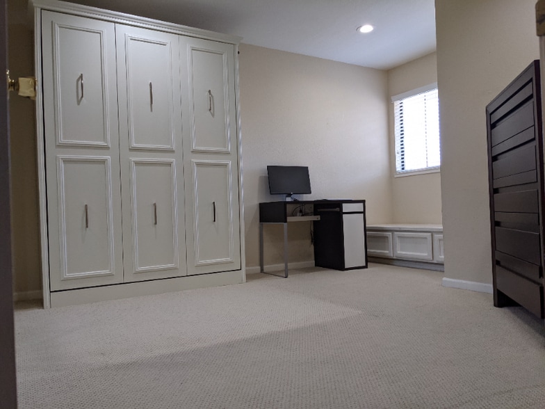 Building Photo - 328 W Sunnyoaks Ave