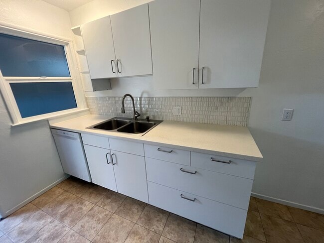 Primary Photo - 6747-6761 Hinds Ave