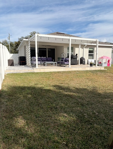 Building Photo - 1084 E Pierce Ave