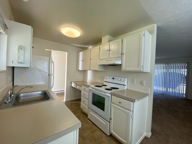 Building Photo - 2909-2911 E. 33rd Ave