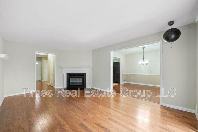 Building Photo - 113 Pinecrest Ln