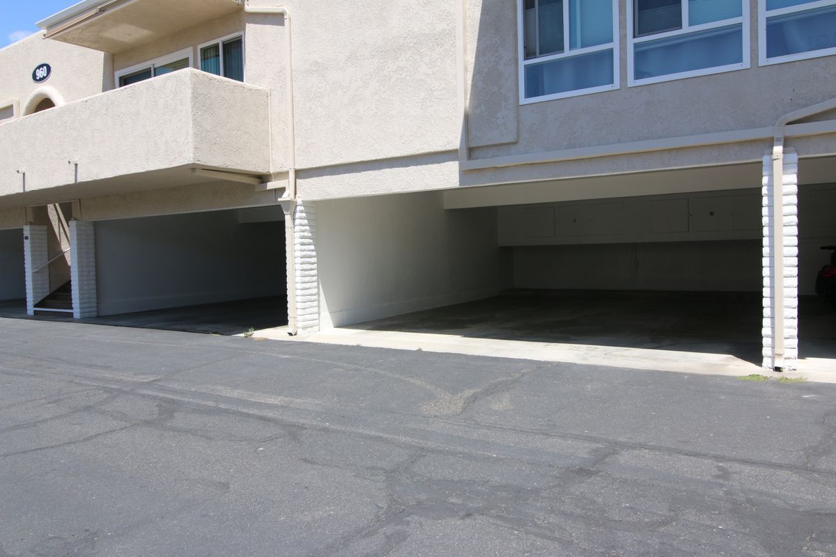 Building Photo - 950 Avenida Carmel