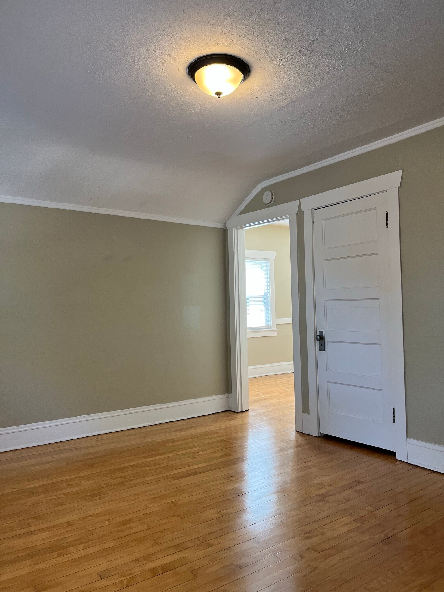 Building Photo - 3033 S Clement Ave