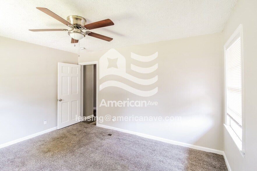 Building Photo - 4231 Searcy St