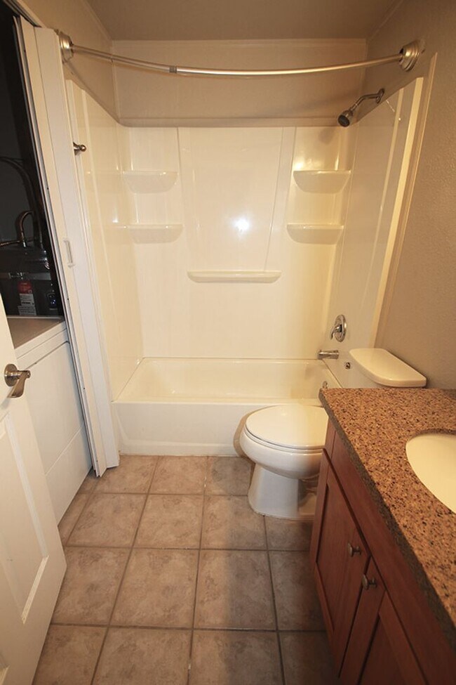 Building Photo - Price 4-Plex - Bothell