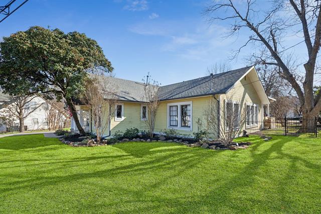 Building Photo - 704 Williams St