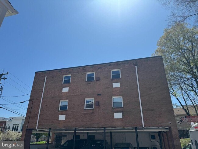 Building Photo - 1510 N Rolfe St