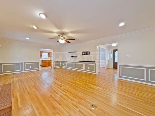 Building Photo - 4 Bedroom, 4.5 Bath Home in Heart of Hoover