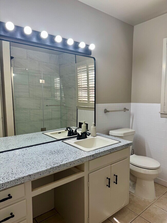 Building Photo - "Charming 3-Bedroom Gem with 2 Full Baths on 54th Street – Spacious 1,725 Sq Ft Haven in Lubbock!"