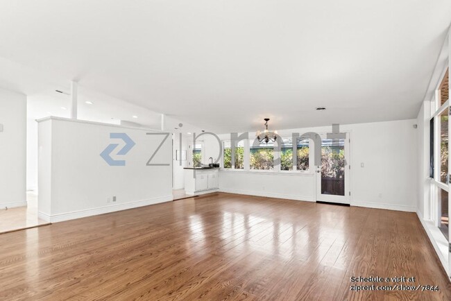 Building Photo - 361 Linfield Dr