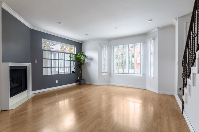 Building Photo - 4744 Ben Ave