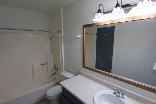 Building Photo - (594) 2905 N. Third Street Unit #3