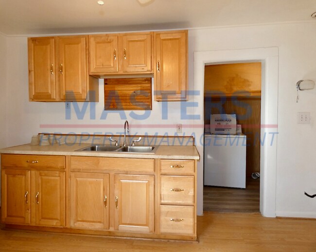 Building Photo - 1026 Oakwood Ave