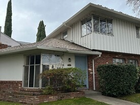 Building Photo - 2950 Land Park Dr