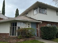 Building Photo - 2950 Land Park Dr